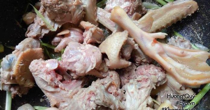 Thịt vịt hầm khoai sọ rau rút hấp dẫn cho ngày cuối tuần có mưa