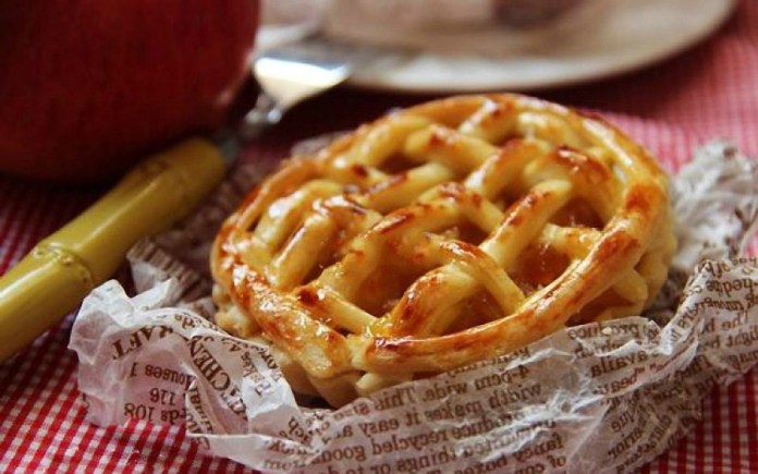 Thơm lừng ấm áp món bánh táo nướng hấp dẫn