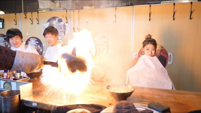 Thót tim với mì bốc lửa bừng bừng ở Nhật, không được la hét hay bỏ chạy khi ăn