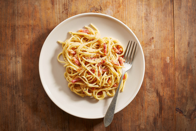 Thưởng thức ẩm thực Ý với Spaghetti sốt Carbonara thơm lừng