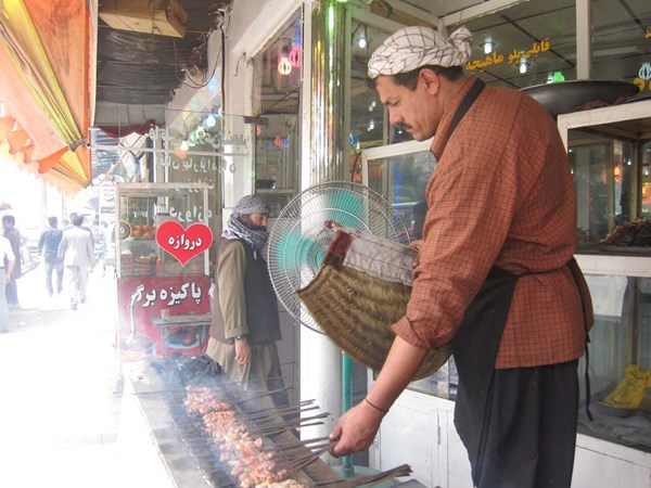 Thưởng thức gà hầm Chainaki và cơm Kichiri Quroot ở Afghanistan