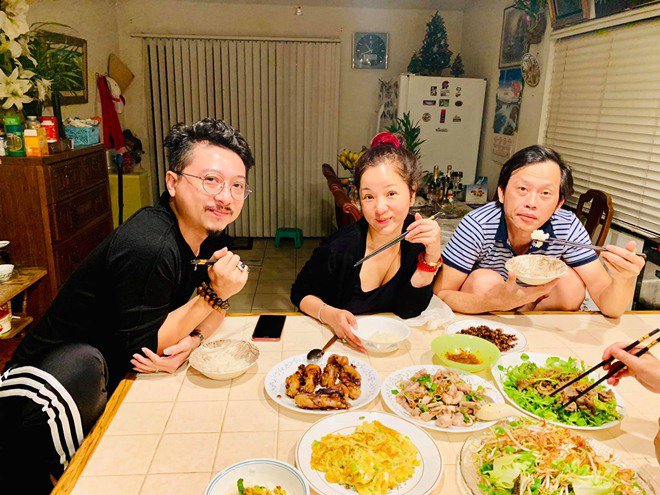Thúy Nga khoe bữa ăn ngon giữa đêm khuya nhưng ai cũng chú ý chi tiết độc ở Hoài Linh