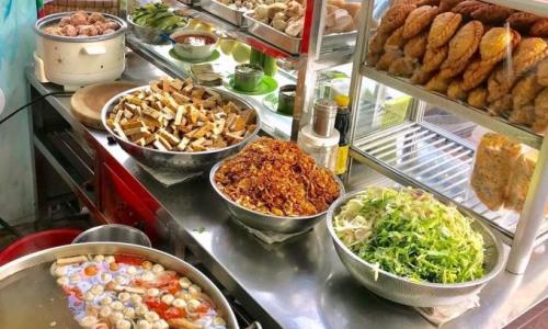 Tiệm bún cá ở Nha Trang khiến Tóc Tiên ăn một lúc hai phần