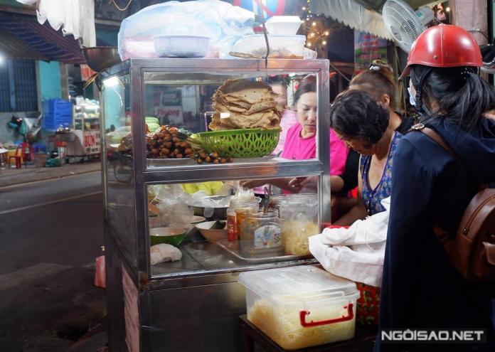 Tiệm bún thịt nướng bình dân hút khách ở Đà Nẵng