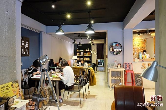 Tiệm cà phê 'xuyên không' ở Đài Loan