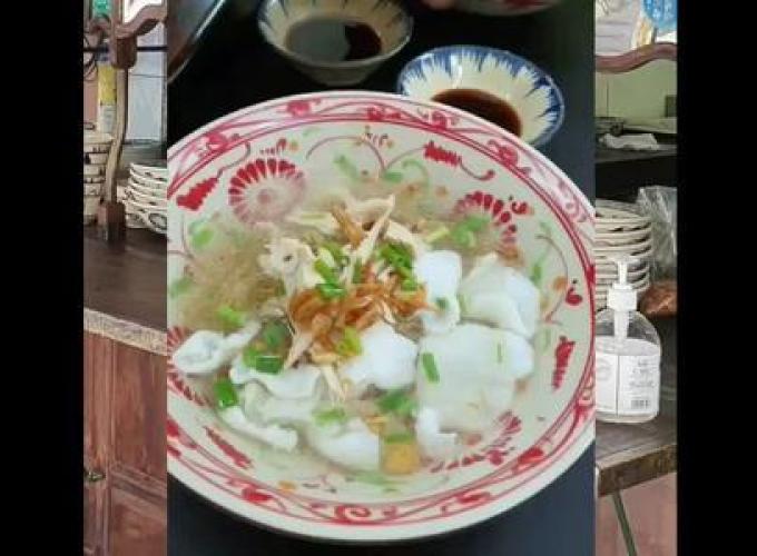 Tiệm hủ tiếu mì cá được Hà Tăng, Adrian Anh Tuấn khen nức nở