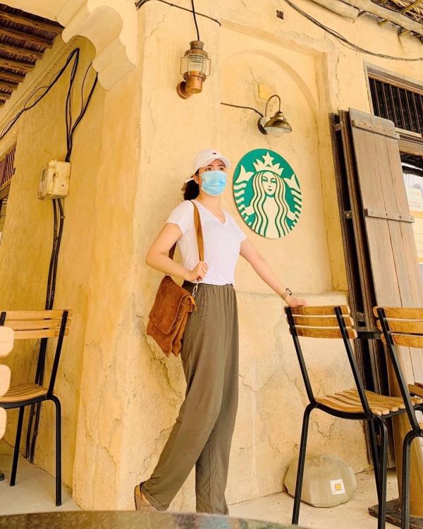 Tiệm Starbucks kiểu 'vách đá mái lá' ở Dubai