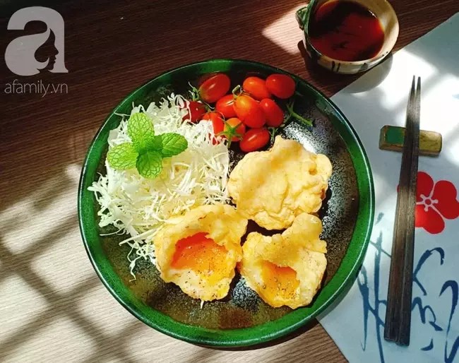 Tôi học được đầu bếp người Nhật cách làm tempura trứng, cả 2 con đứa nào cũng thích mê