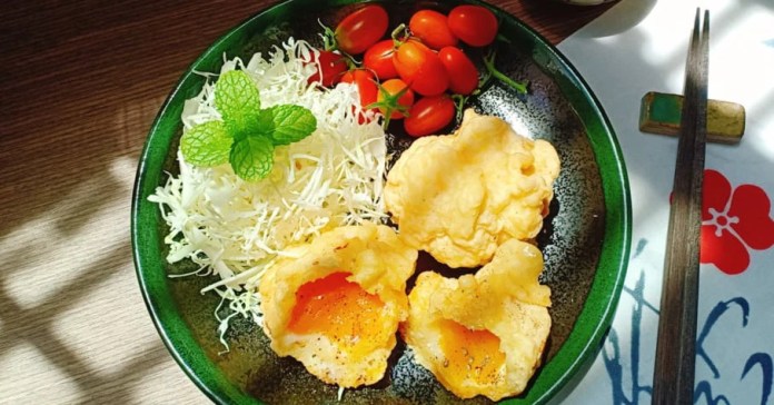 Tôi học được đầu bếp người Nhật cách làm tempura trứng, cả 2 con đứa nào cũng thích mê