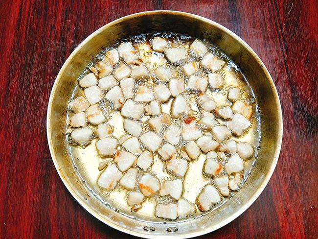 Tóp mỡ lắc muối ớt làm cực dễ mà ăn ngon quên sầu