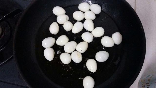Trứng cút kho mặn
