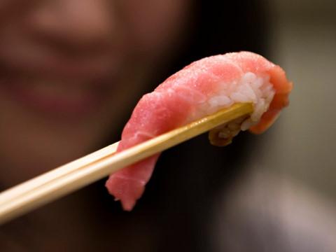 Từ chấm tương đến thêm mù tạt, lỗi cơ bản thưởng thức sushi đúng điệu