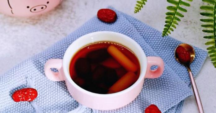 Tự nấu nước trà gừng phòng trừ cảm cúm mỗi khi giao mùa