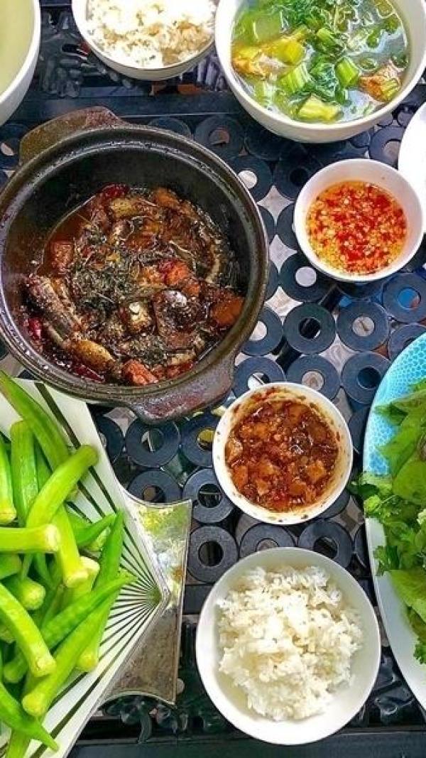 Vào bếp trổ tài nấu ăn, Cao Thái Sơn nhận 'cơn mưa' lời khen của dân mạng