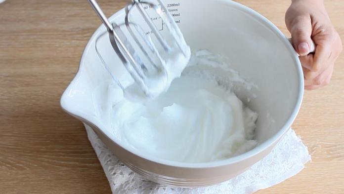 Xem cận cảnh cách bắt bông kem bơ Hàn Quốc đang hot và học cách làm cực đơn giản mà đẹp mê