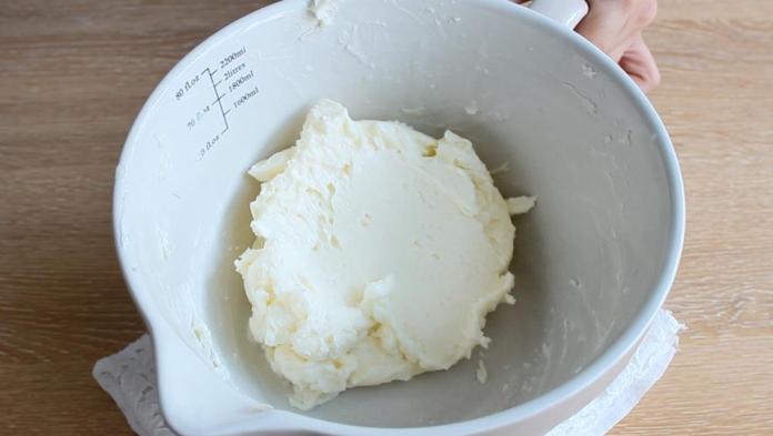 Xem cận cảnh cách bắt bông kem bơ Hàn Quốc đang hot và học cách làm cực đơn giản mà đẹp mê