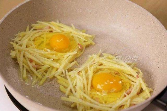 Bánh trứng khoai tây vừa đẹp mắt lại đủ chất dinh dưỡng cho cả nhà