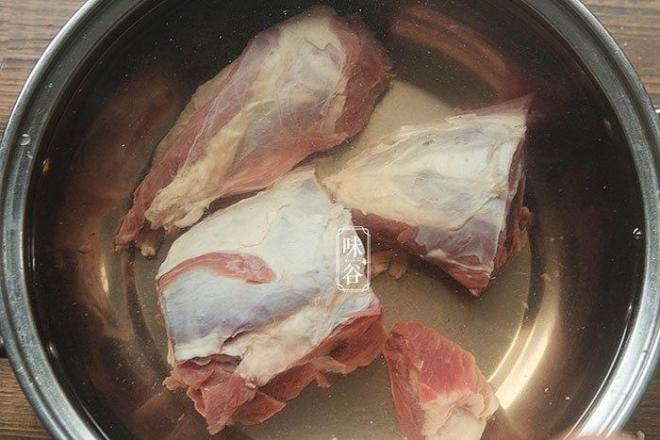 Sai lầm khi hầm thịt bò khiến thịt dai, có mùi tanh, 3 bước sau mới là cách làm đúng