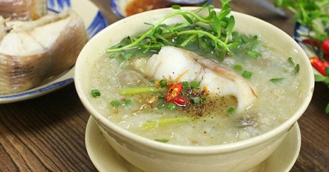 Trời se lạnh, mẹ làm ngay nồi cháo cá lóc thơm ngon lại ấm bụng là cả nhà mê ngay