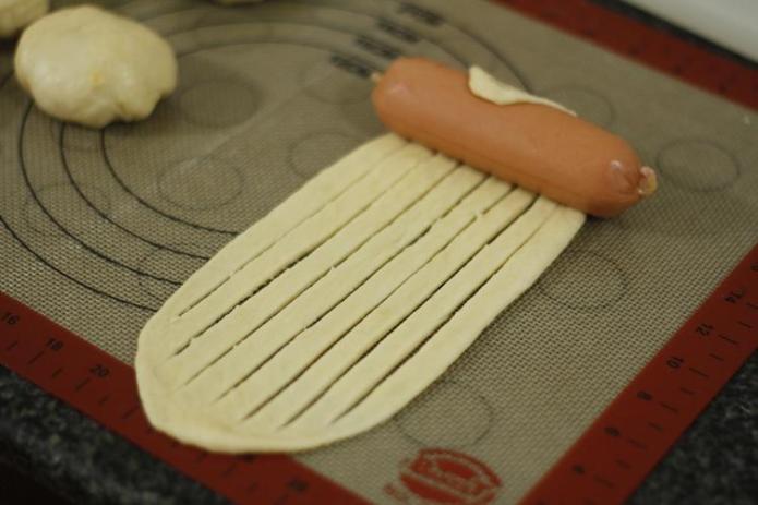 Cách làm bánh mì hot dog đơn giản tại nhà