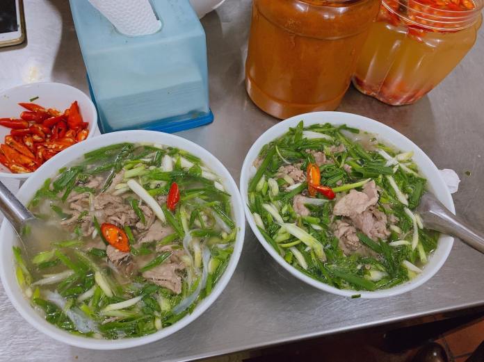 2 quán phở 'đắt cắt cổ' vẫn đông khách ở Hà Nội