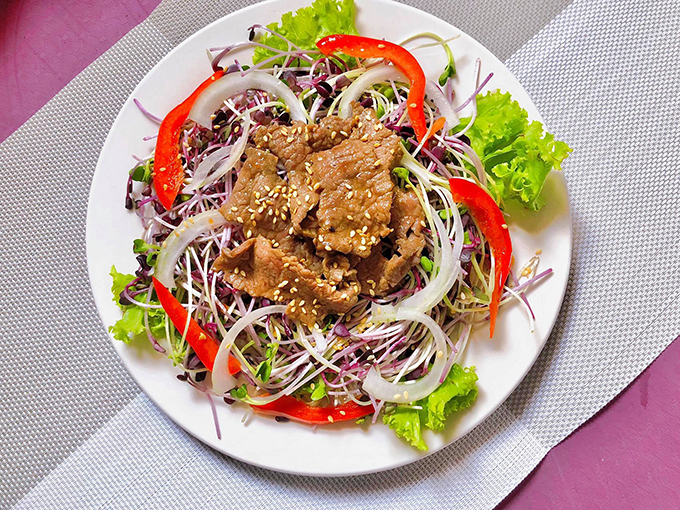 Salad rau mầm thịt bò