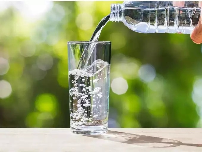 Tại sao chai nước lọc lại có hạn sử dụng?