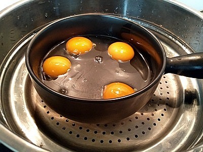 Trứng hấp xốt cay