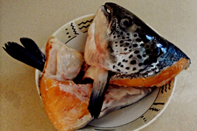 Canh đầu cá hồi váng đậu lạ miệng