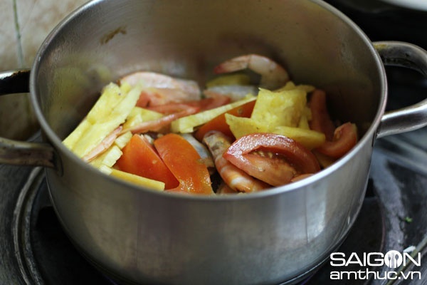 Canh tôm nấu chua kiểu Nam Bộ ngon đậm đà