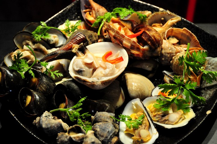 Ốc - món ăn vặt làm nên thương hiệu ẩm thực Sài Gòn