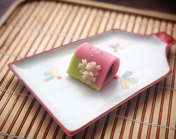 Cô gái dành hai năm học làm 'bánh nở hoa' kiểu Nhật