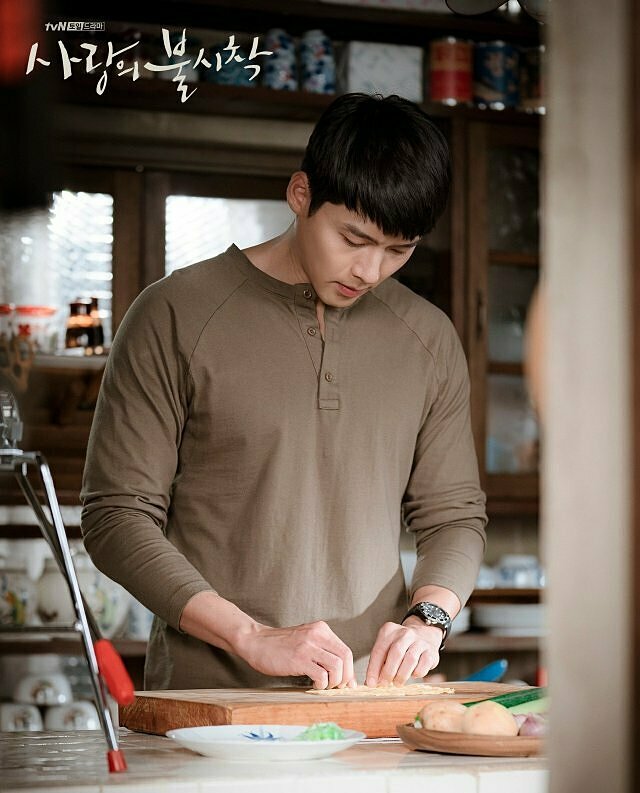 Hyun Bin học nấu đặc sản quê hương Son Ye Jin