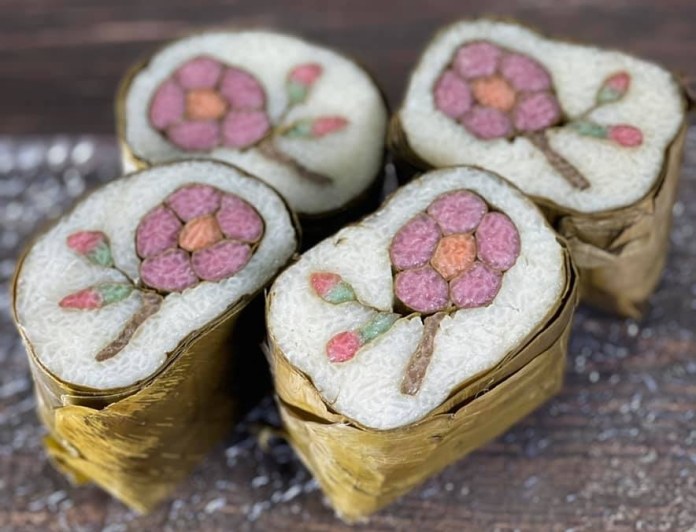 Bánh tét nhân hoa mơ gói theo phong cách Nhật Bản