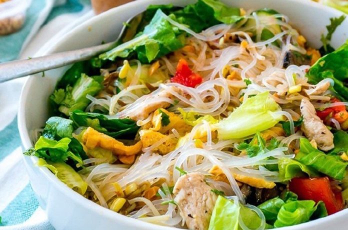 Bún gà trộn giải nhiệt ngày hè