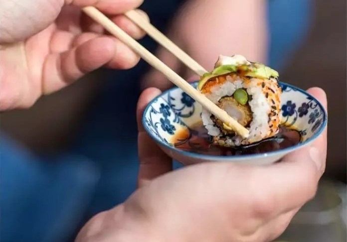 Ăn sushi, có 5 điều bạn cần nhớ để thưởng thức trọn vẹn nhất mà không phí hoài hương vị