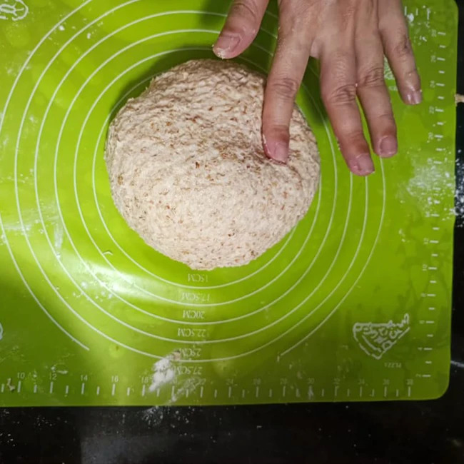 Cách làm bánh mì nguyên cám đơn giản cho hội chị em ăn kiêng: Thành phẩm mềm xốp cực ngon!