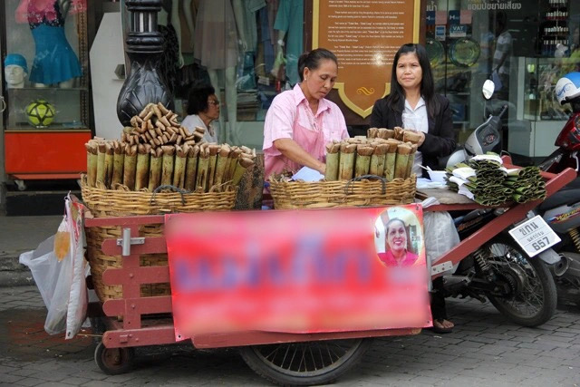 Cũng là cơm lam nhưng ở Thái Lan và Malaysia có gì khác Việt Nam?