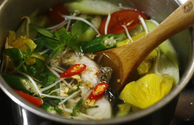 Bí quyết nấu canh chua cá lóc chuẩn vị Nam Bộ