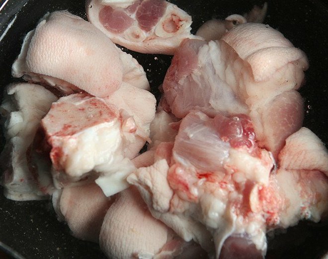 Bộ phận siêu giàu collagen của lợn luộc mãi cũng chán, đem trộn thế này được món giòn mát tha hồ gặm chơi mùa hè