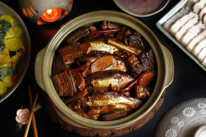 Cá mòi kho chuối - đặc sản Kiến Thụy, Hải Phòng