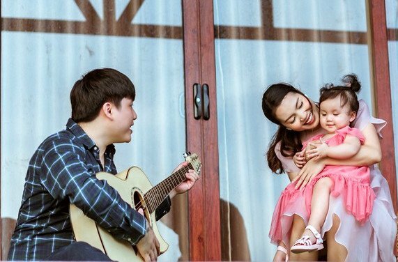 Ca sĩ Nguyễn Ngọc Anh khoe bữa cơm tưởng ngon lành nhưng chồng trẻ 