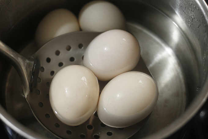 Kỹ thuật luộc trứng dễ bóc vỏ