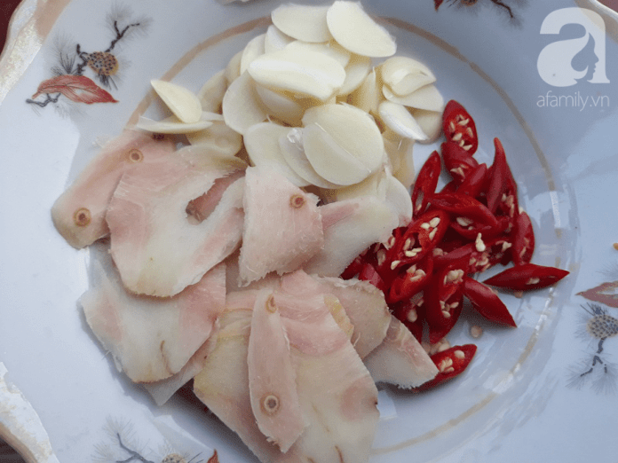 Cách làm sung muối chua cay ăn kèm món gì cũng ngon