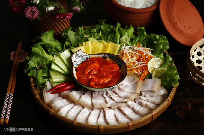 Thịt luộc tôm chua - món bình dân ngày hè xứ Huế
