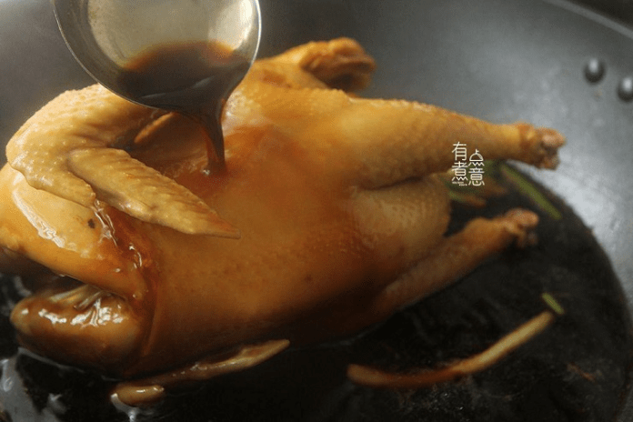 Cách làm món gà sốt xì dầu kiểu Quảng Đông cực đơn giản, da giòn thịt mềm ngon bất bại