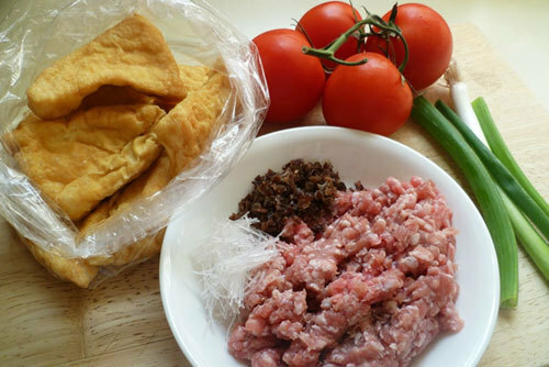 Đậu phụ nhồi thịt sốt cà chua – món ăn gia đình của người Việt