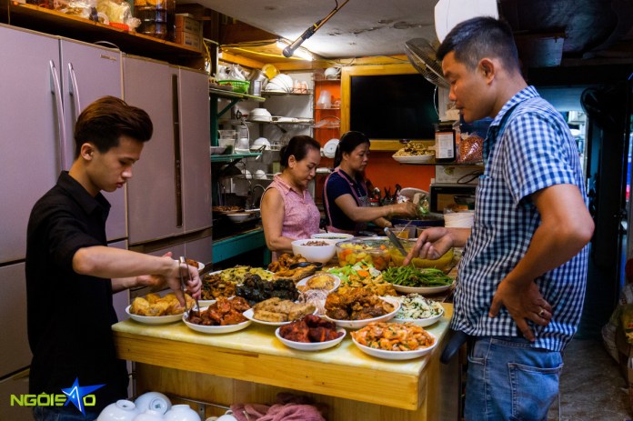 Quán cơm nhà 'chuẩn vị mẹ nấu' đắt khách ở Hà Nội