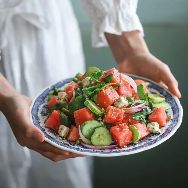Cách làm món salad kiểu Địa Trung Hải giải nhiệt ngày hè