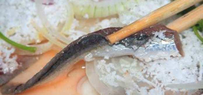 Gỏi cá trích - món ngon quên sầu nơi đảo ngọc và cách làm cực dễ tại nhà